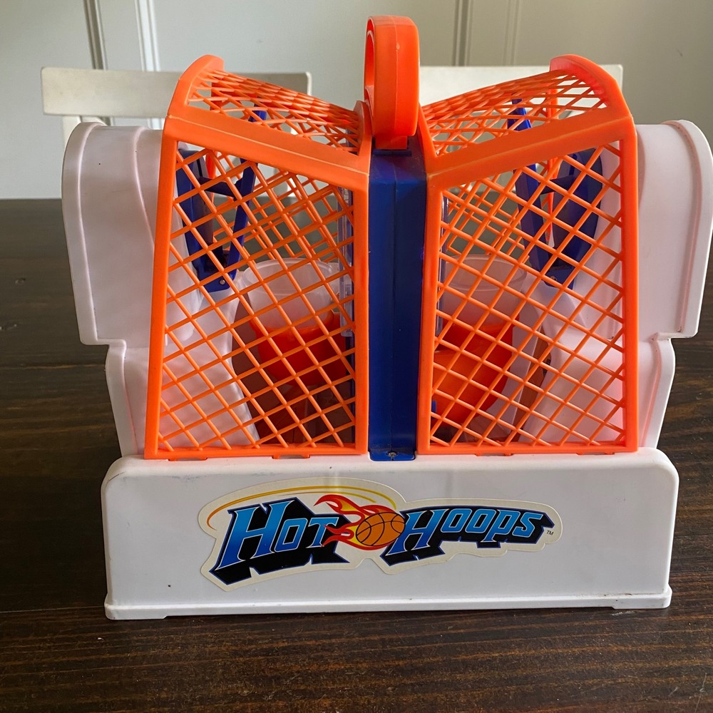Vintage 2000 MGA Hot Hoops Tabletop Basketball Game Portable Arcade with 4 Balls - Picture 2 of 10